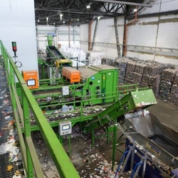 Automated line for sorting 3D plastic waste - PET bottles