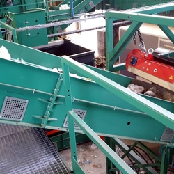 Automated plastic waste sorting line