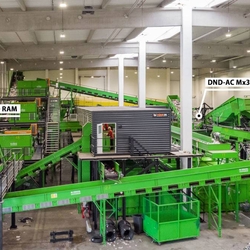 Automated sorting line for PET bottles, aluminum and iron cans