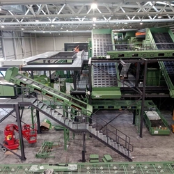 Automated line for sorting municipal waste, plastics and paper